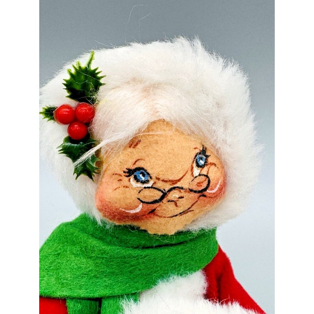 Annalee Mrs Claus Green Mittens Scarf Fur Muff 8.5 inch‎ 1990 Christmas Santa - Picture 2 of 9
